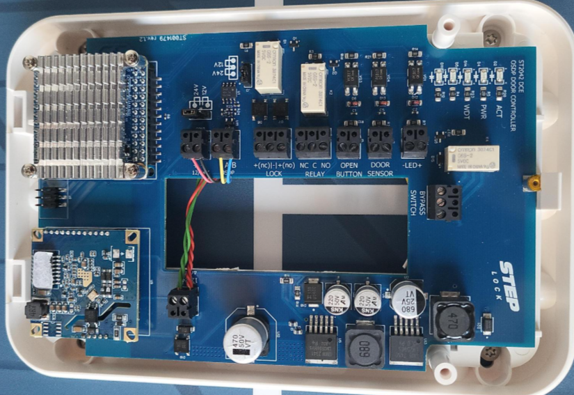 ST2042-DCE kretskort.png